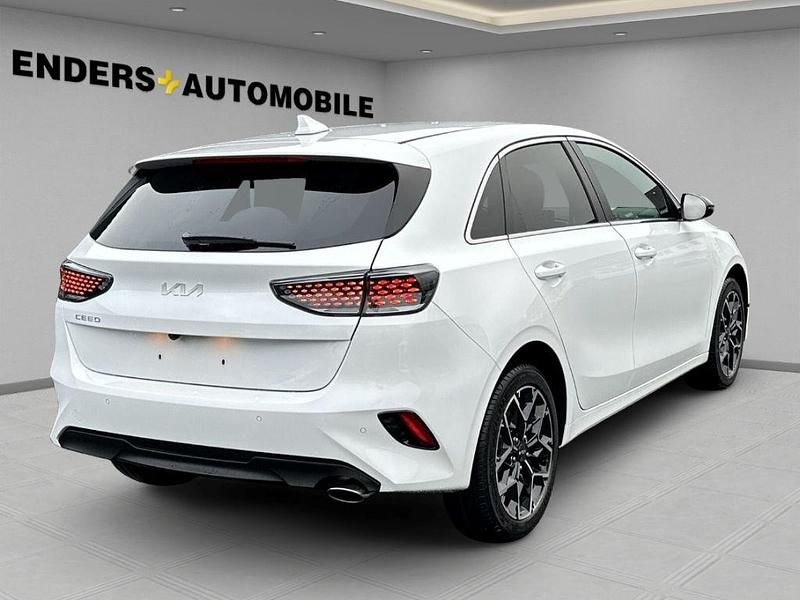 Neu Kia Ceed 140 PS (102 kW) 2026 Weiß Kleinwagen