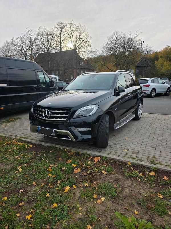 Gebraucht Mercedes ML350 258 PS (189 kW) 2012 Schwarz SUV
