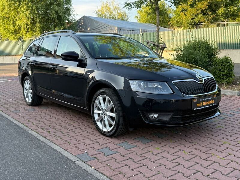 Schwarz Gebraucht 2016 Skoda Octavia Joy Kombi | 17.400 € (Teuer) - Bild 1/4