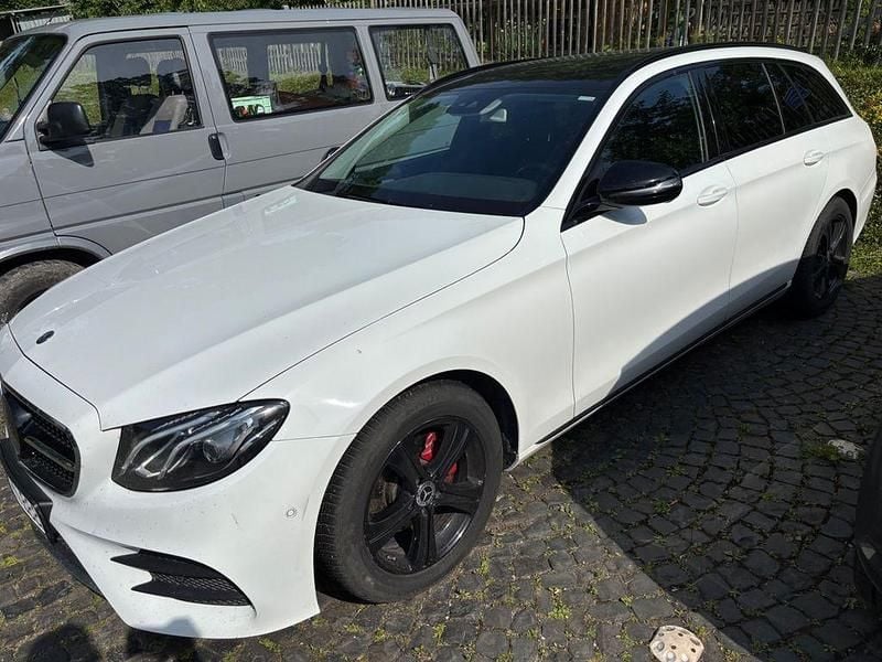 Gebraucht Mercedes E220 AMG line 194 PS (142 kW) 2017 Weiß Limousine