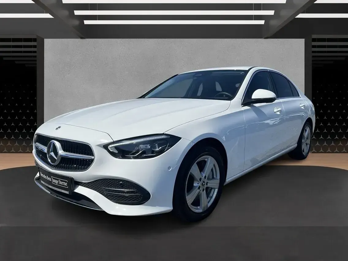 Gebraucht Mercedes C300 204 PS (150 kW) 2025 Unilack polarweiß Limousine
