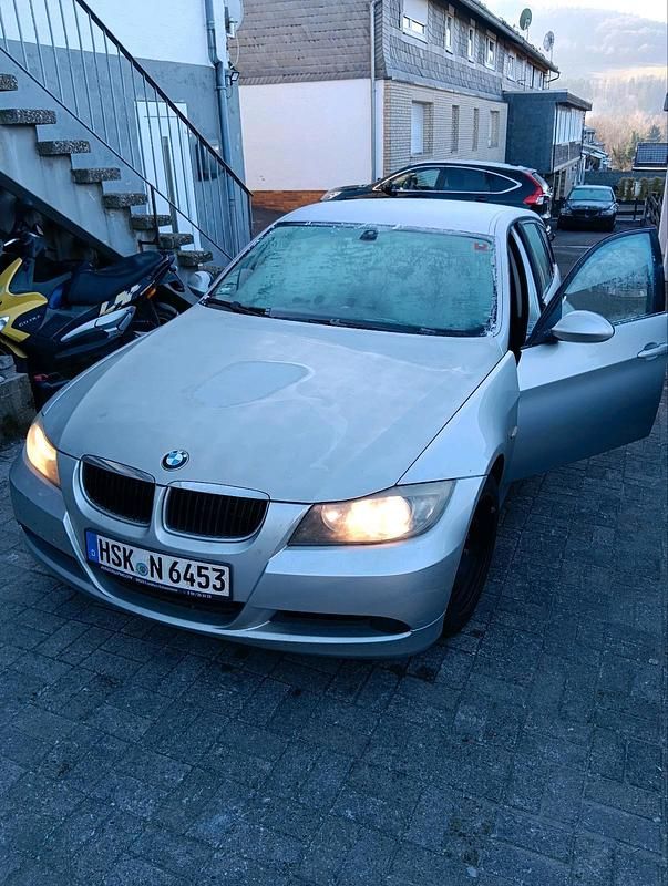 Gebraucht BMW 318 143 PS (105 kW) 2008 Silber Kombi