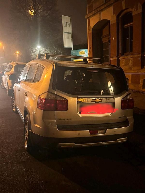 Gebraucht Chevrolet Orlando 163 PS (119 kW) 2012 Silber Van / Kleinbus