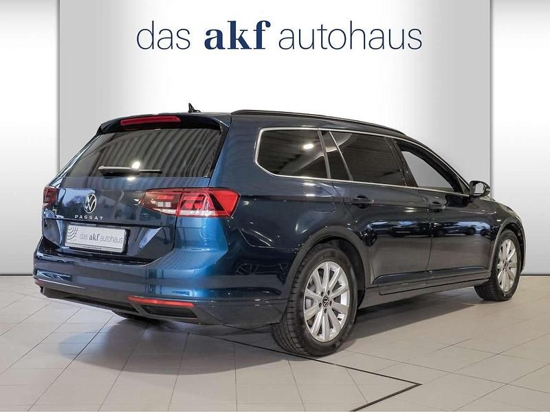 Gebraucht VW Passat Business 150 PS (110 kW) 2024 Aquamarinblau metallic Kombi