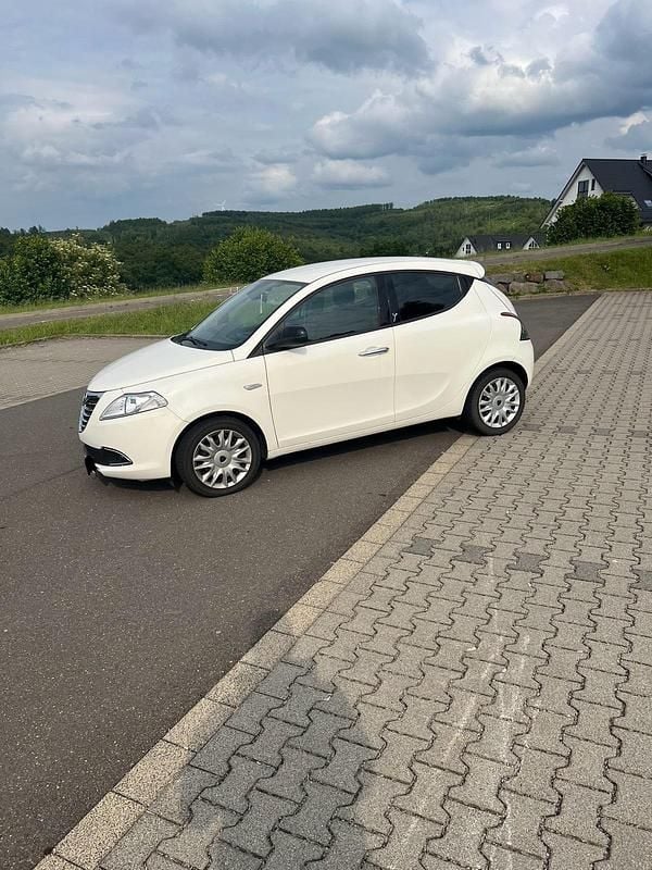 Second-hand Lancia Ypsilon 85 CP (62 kW) 2012 Alb Hatchback