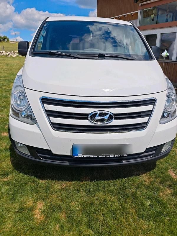 Weiß Gebraucht 2016 Hyundai H-1 Van / Kleinbus | 16.000 € (Fairer Preis) - Bild 1/4