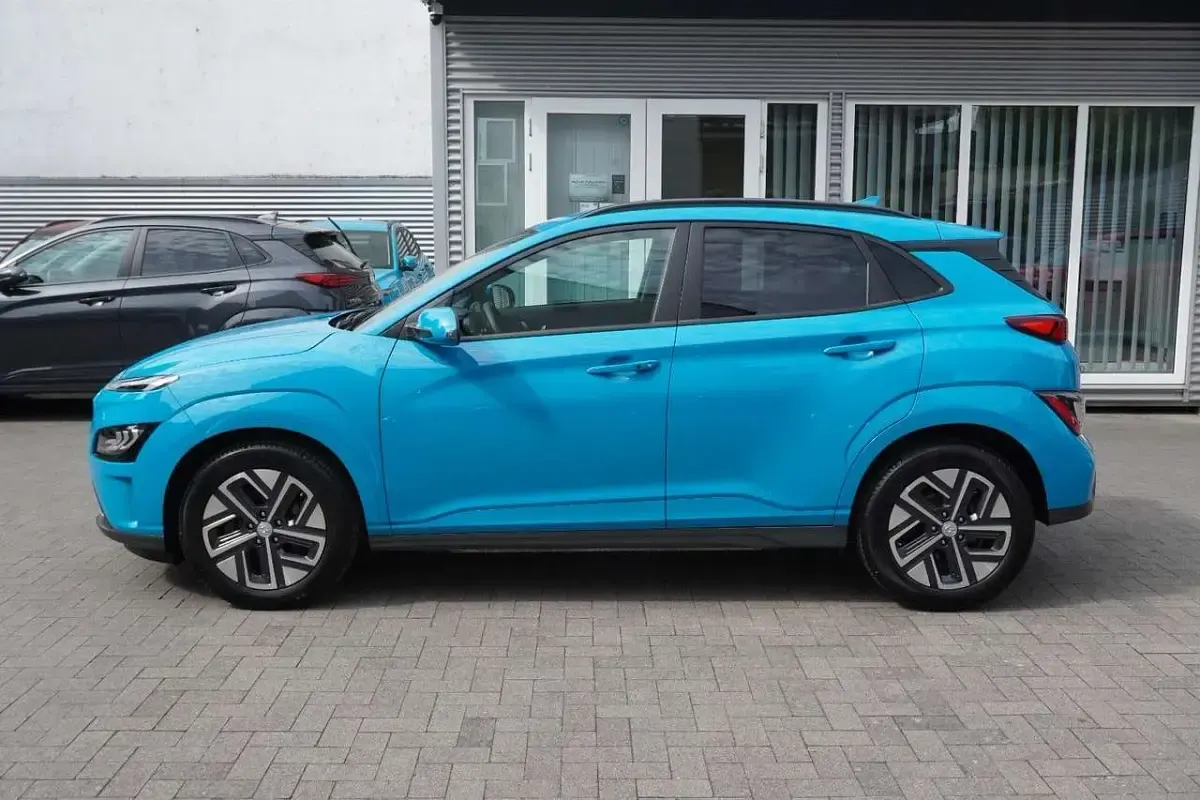 Gebraucht Hyundai Kona Trend 100 kW (136 PS) 2023 Blau SUV
