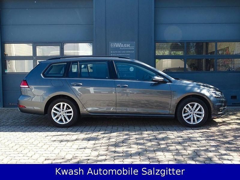 Gebraucht VW Golf VII Comfortline 150 PS (110 kW) 2020 Grau Kombi