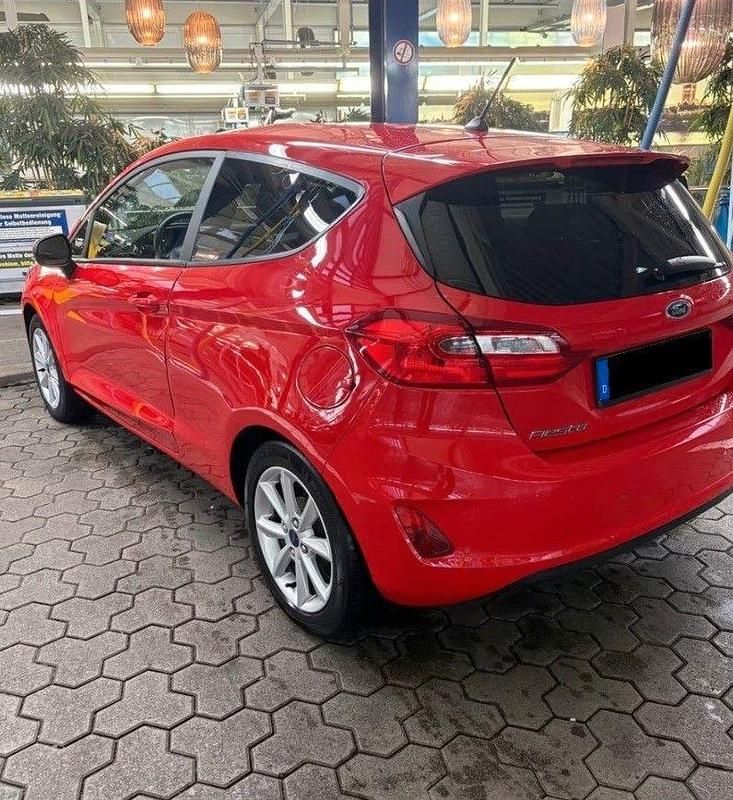 Gebraucht Ford Fiesta Cool & Connect 101 PS (74 kW) 2018 Rot Kleinwagen