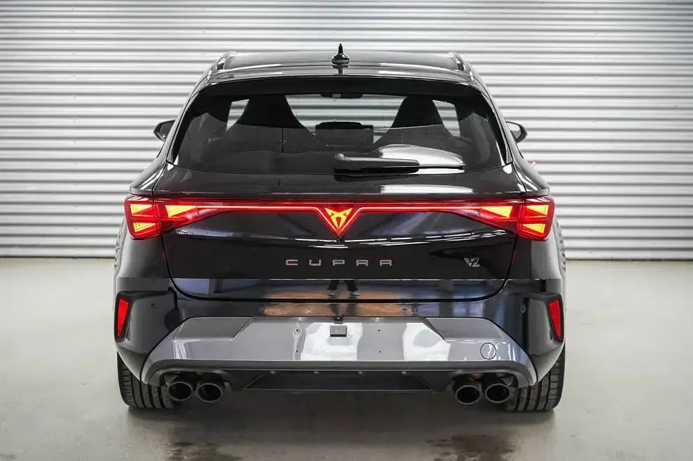 Gebraucht Cupra Leon VZ 333 PS (244 kW) 2025 Midnight black Kombi
