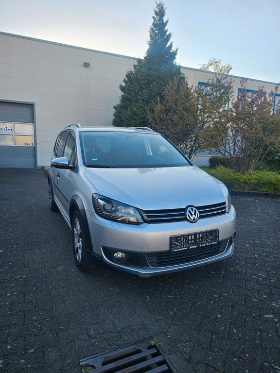 Silber Gebraucht 2011 VW Touran Cross Van / Kleinbus | 8.850 € (Fairer Preis) - Bild 1/4