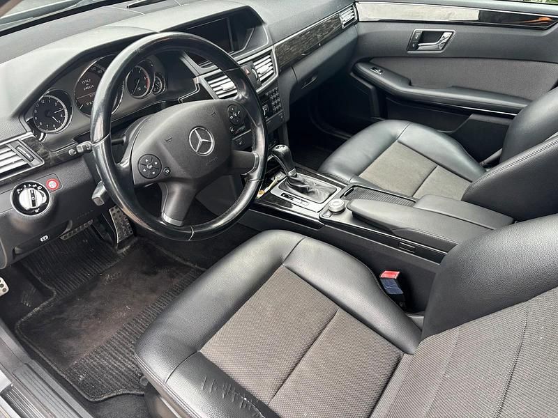 Gebraucht Mercedes E250 204 PS (150 kW) 2009 Grau Limousine