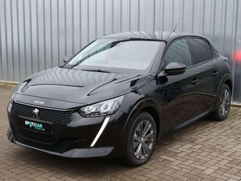 Perla schwarz metallic Gebraucht 2023 Peugeot e-208 Allure+ Kleinwagen | 33.900 € - Bild 1/4