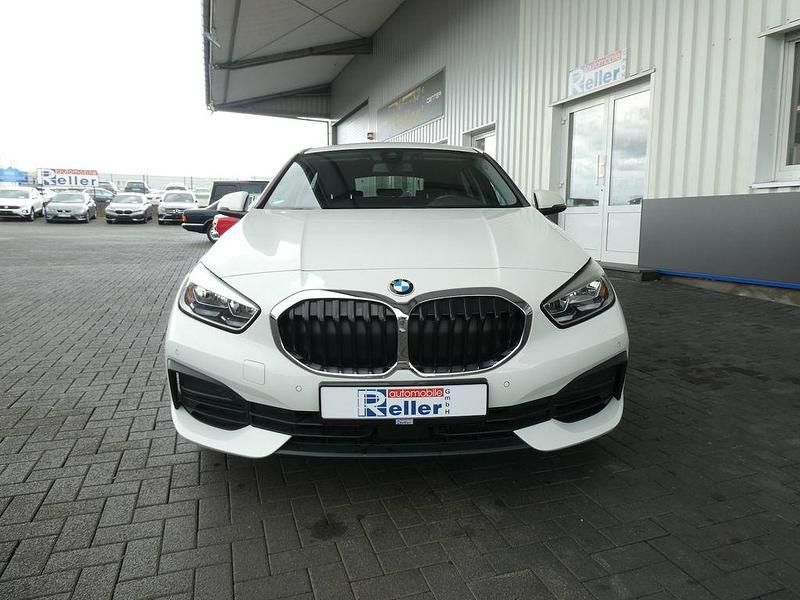 Weiß Gebraucht 2019 BMW 118 Advantage Kleinwagen | 17.490 € (Fairer Preis) - Bild 1/4
