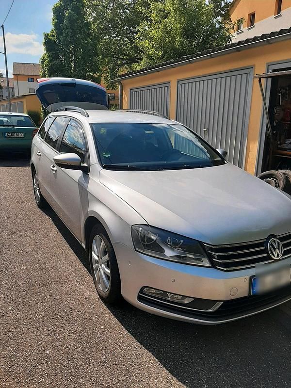 Gebraucht VW Passat 110 PS (80 kW) 2011 Silber Kombi