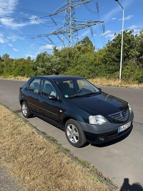 Grün Gebraucht 2006 Dacia Logan Lauréate Limousine | 1.899 € (Fairer Preis) - Bild 1/4
