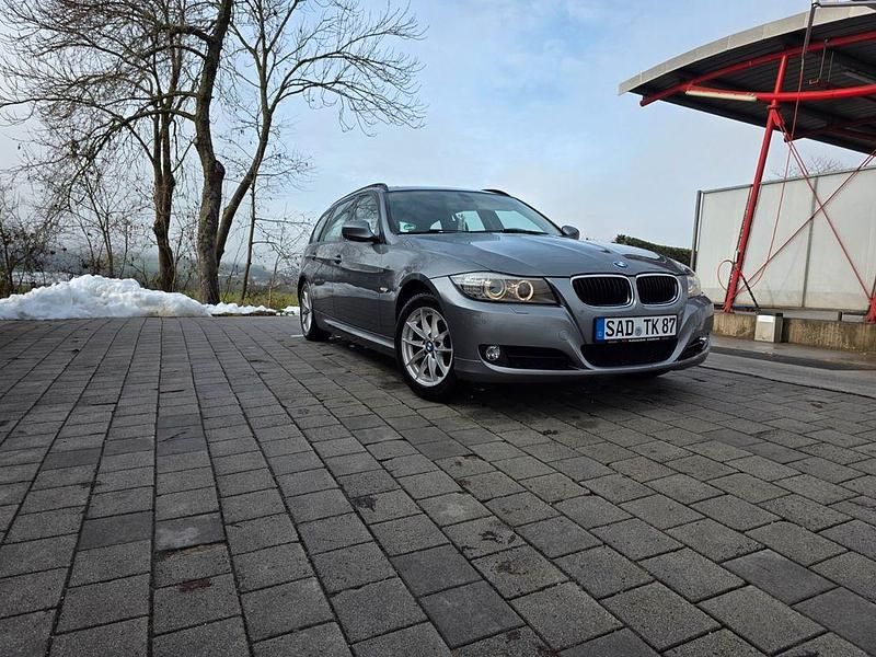 Silber Gebraucht 2012 BMW 318 Kombi | 5.500 € (Guter Preis) - Bild 1/4