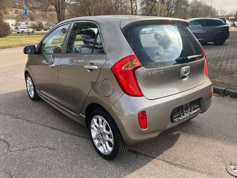 Gebraucht Kia Picanto Spirit 69 PS (50 kW) 2011 Titaniumsilber met. Kleinwagen