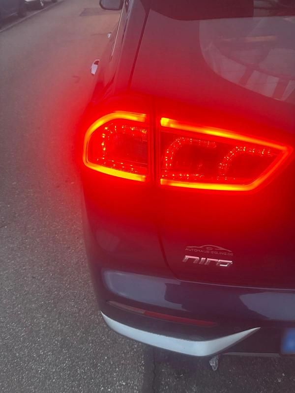 Gebraucht Kia Niro 141 PS (103 kW) 2018 Blau SUV