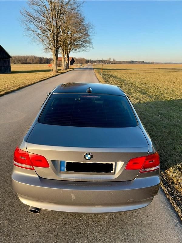Gebraucht BMW 320 170 PS (125 kW) 2010 Grau Coupé