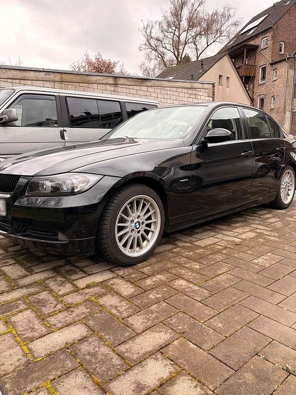 Gebraucht BMW 320 170 PS (125 kW) 2008 Schwarz Limousine