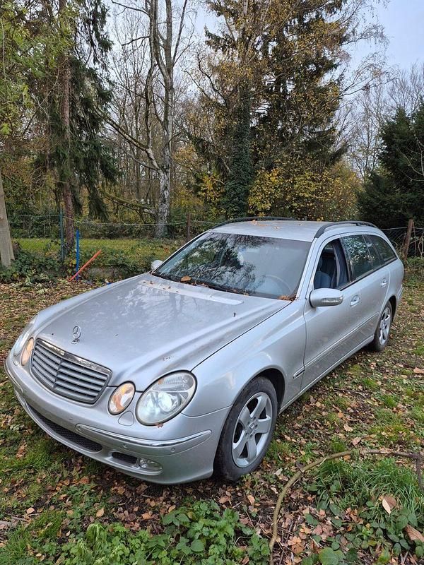 Silber Gebraucht 2003 Mercedes E220 Elegance Kombi | 999 € (Superpreis) - Bild 1/4