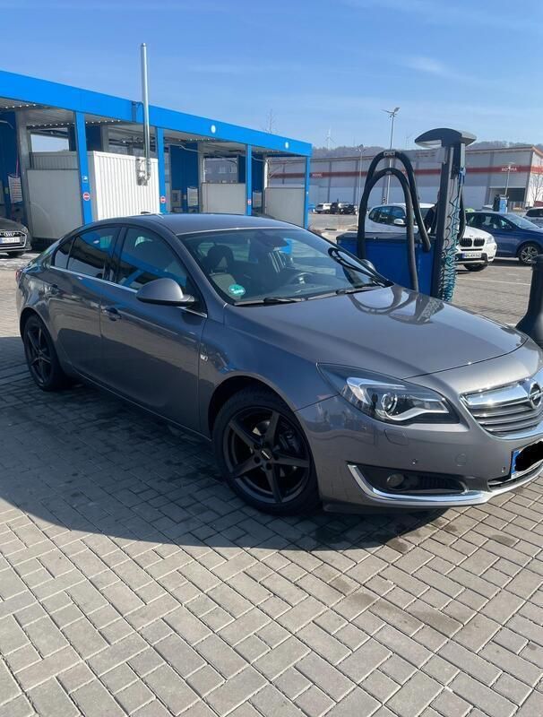 Grau Gebraucht 2017 Opel Insignia Limousine | 10.400 € - Bild 1/4