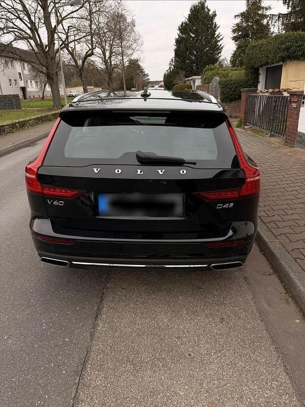 Gebraucht Volvo V60 Inscription 197 PS (144 kW) 2020 Schwarz Kombi