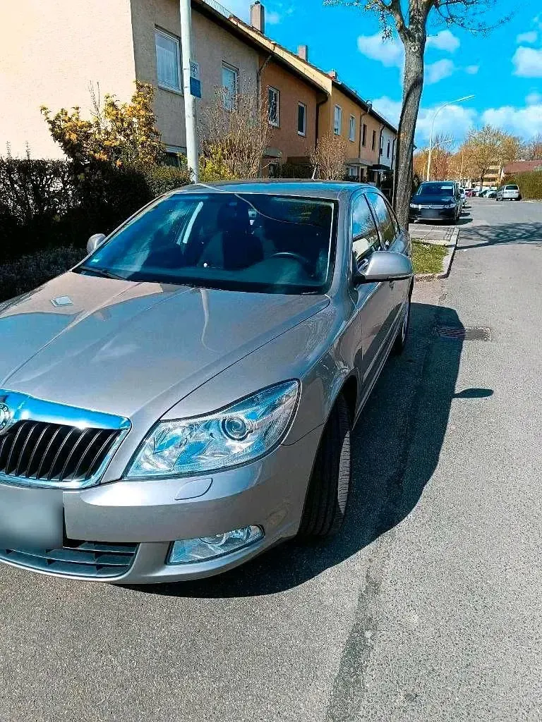 Gebraucht Skoda Octavia 122 PS (89 kW) 2012 Gelb Limousine