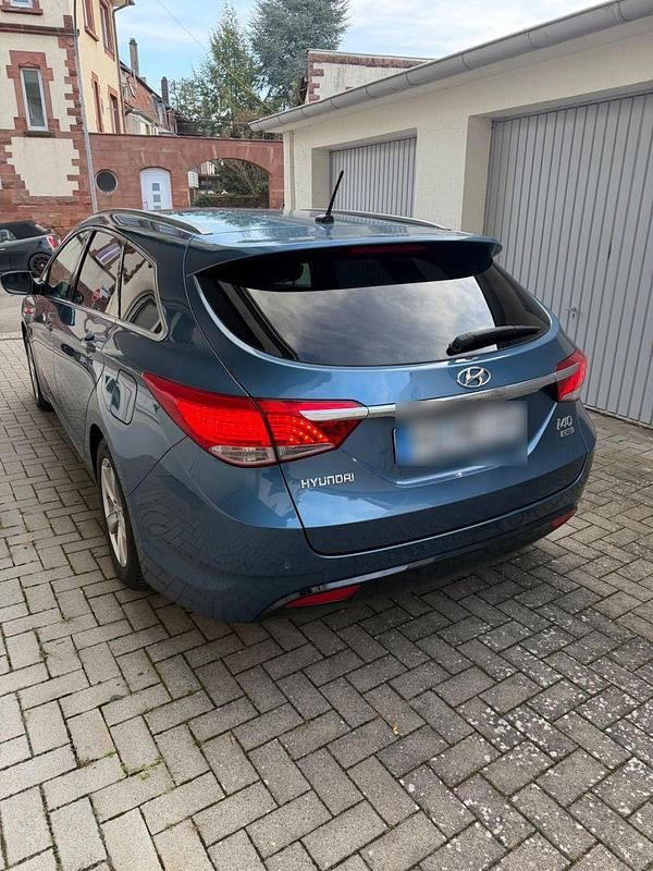 Gebraucht Hyundai i40 136 PS (100 kW) 2011 Blau Kombi