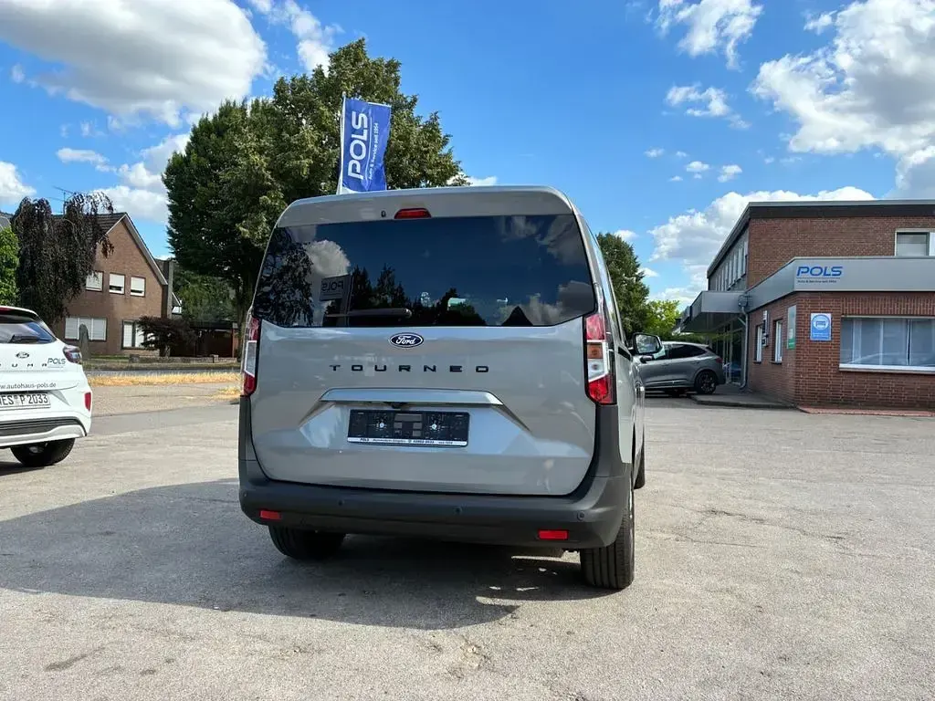 Gebraucht Ford Tourneo Courier Titanium 125 PS (91 kW) 2025 Silber Van / Kleinbus