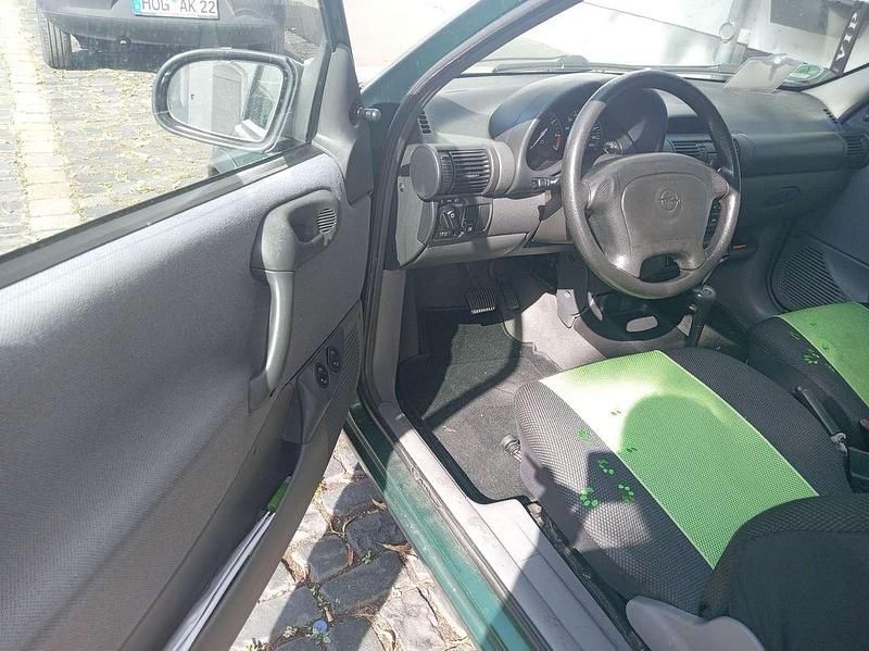 Gebraucht 1996 Opel Corsa Swing Limousine | 800 € (Guter Preis) - Bild 1/4