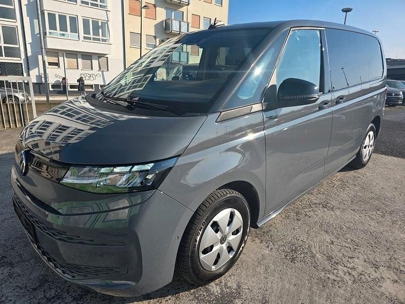 Gebraucht VW Multivan 150 PS (110 kW) 2024 Grau Van