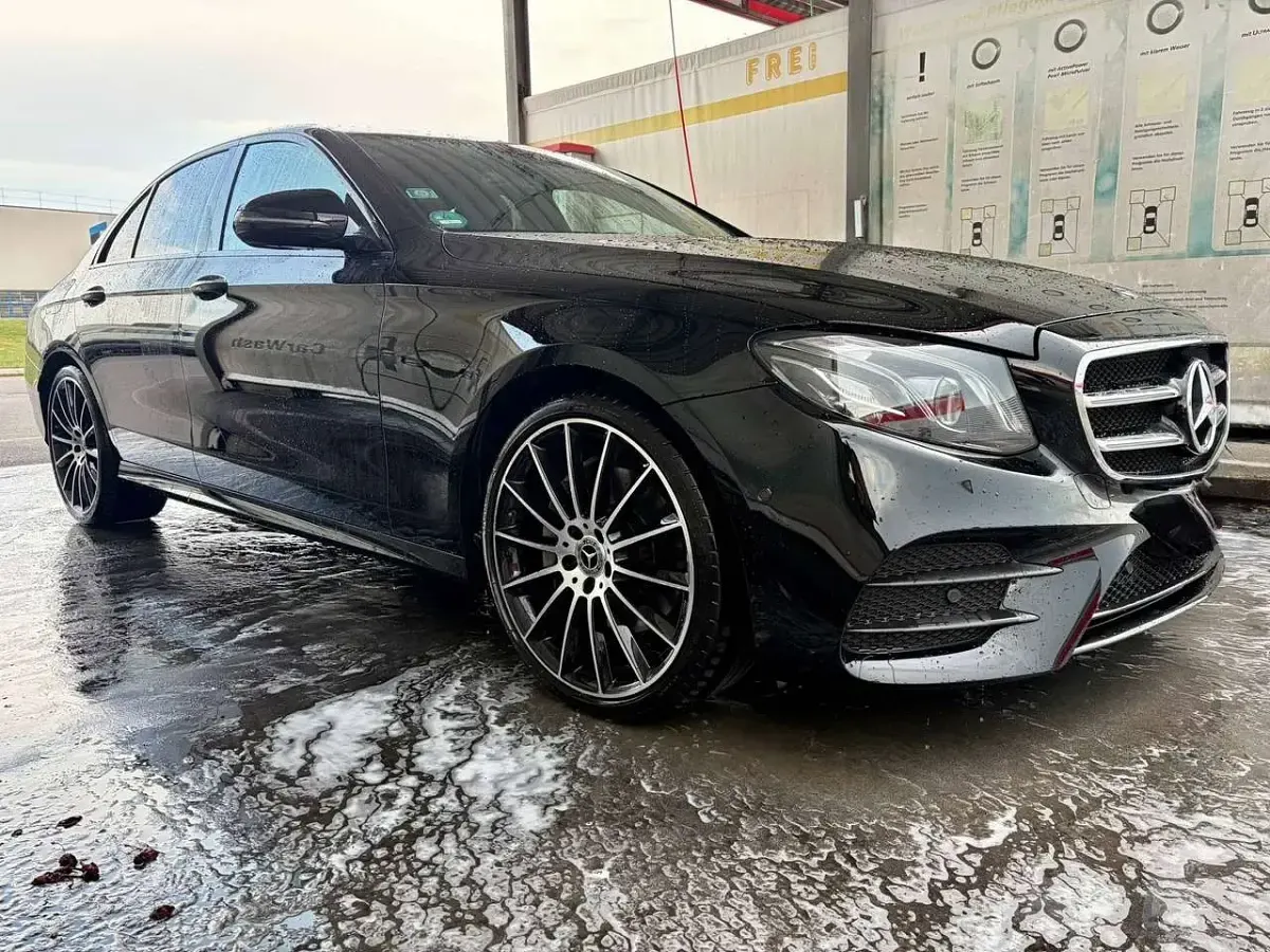 Gebraucht Mercedes E220 194 PS (142 kW) 2020 Schwarz Limousine