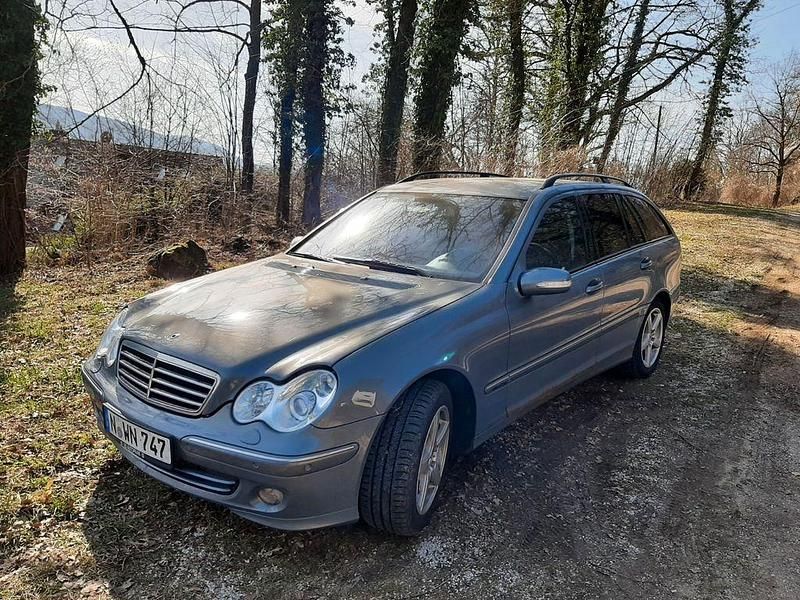 Gebraucht Mercedes 220 150 PS (110 kW) 2006 Blau Limousine