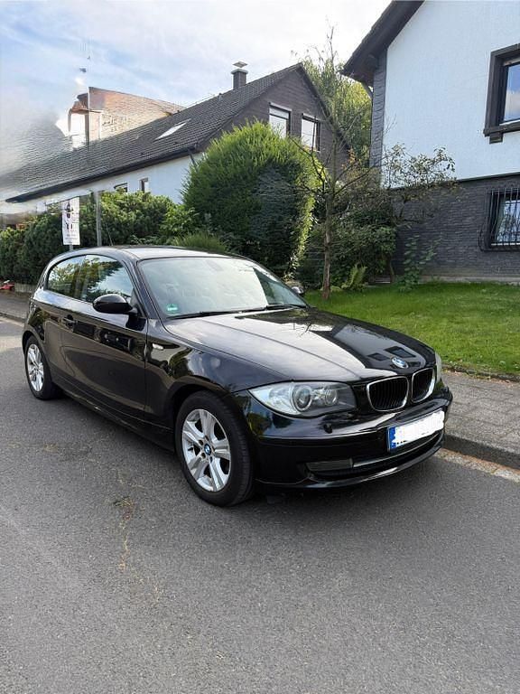 Schwarz Gebraucht 2009 BMW 116 Kleinwagen | 3.480 € (Fairer Preis) - Bild 1/4