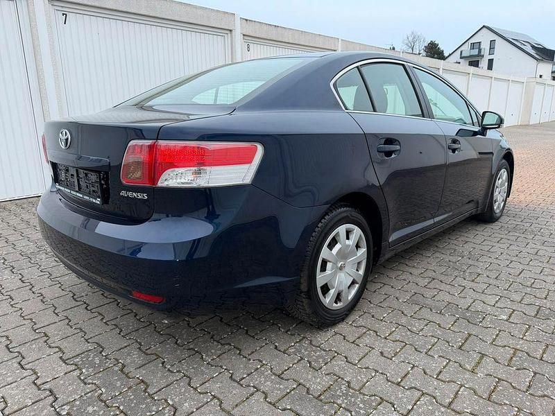 Gebraucht Toyota Avensis Basis 132 PS (97 kW) 2011 Blau Limousine