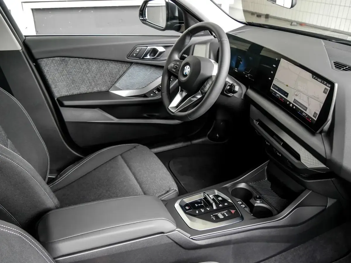 Gebraucht BMW 120 Efficient Dynamics 170 PS (125 kW) 2025 Black sapphire metallic Kleinwagen
