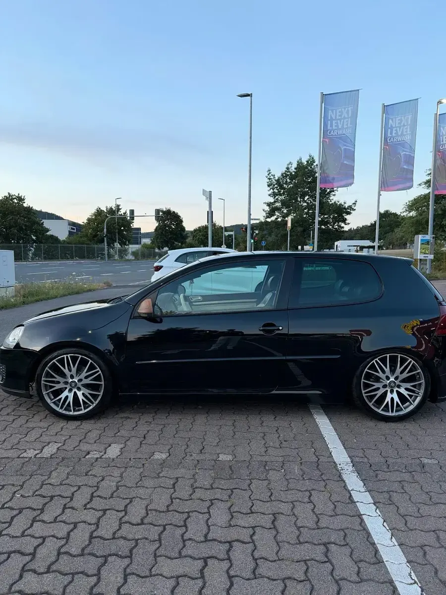 Gebraucht VW Golf V 105 PS (77 kW) 2005 Schwarz Kleinwagen