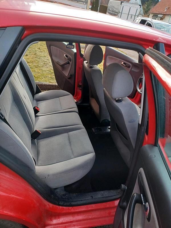 Gebraucht Seat Ibiza 75 PS (55 kW) 2003 Rot Kleinwagen