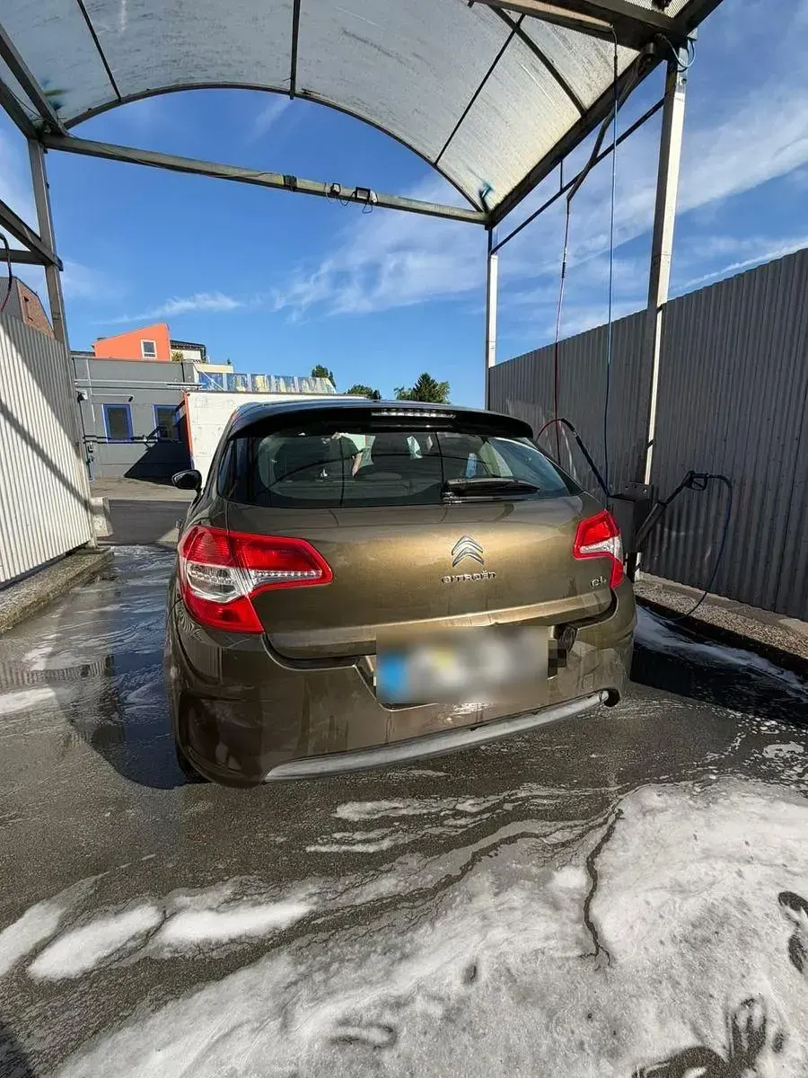 Gebraucht Citroën C4 Attraction 95 PS (69 kW) 2013 Braun Limousine