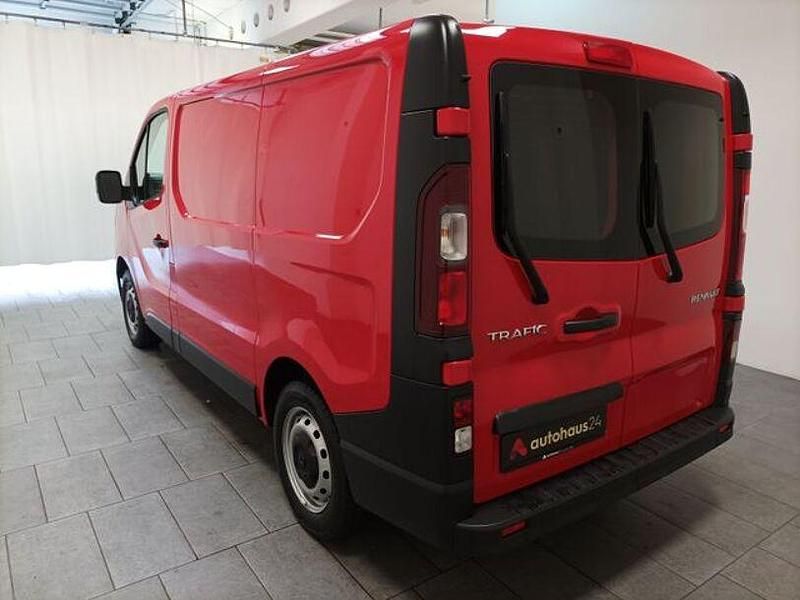 Gebraucht Renault Trafic Komfort 131 PS (96 kW) 2022 Rot Van / Kleinbus