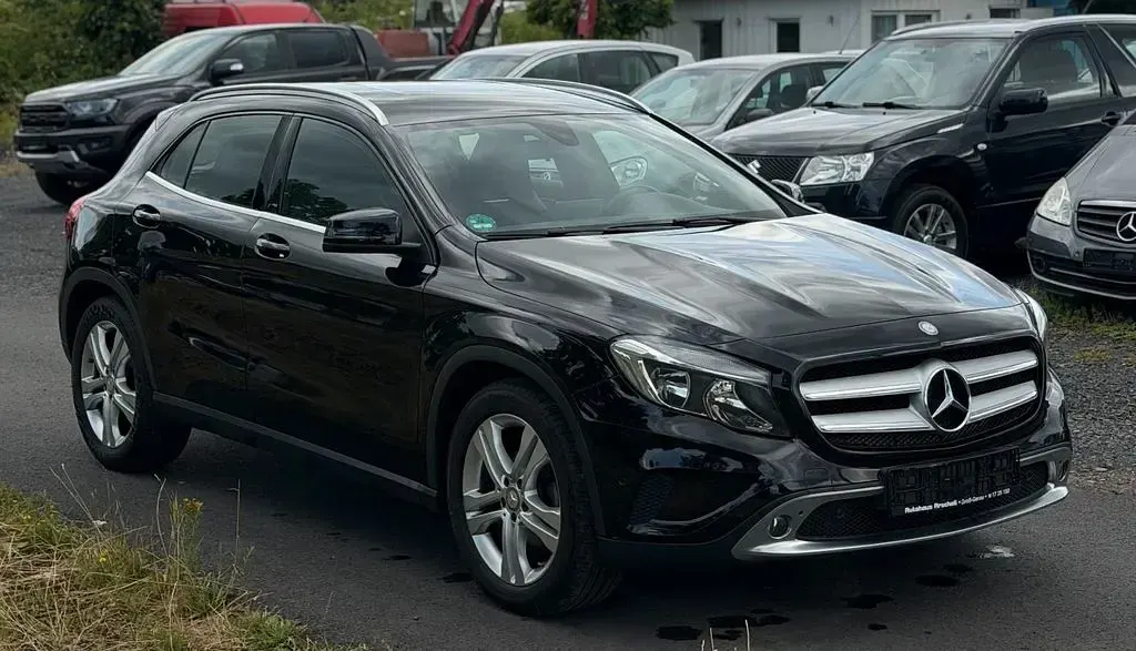 Gebraucht Mercedes GLA220 177 PS (130 kW) 2016 Schwarz SUV
