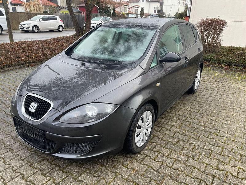 Grau Gebraucht 2005 Seat Altea Fresh Limousine | 2.700 € (Fairer Preis) - Bild 1/4