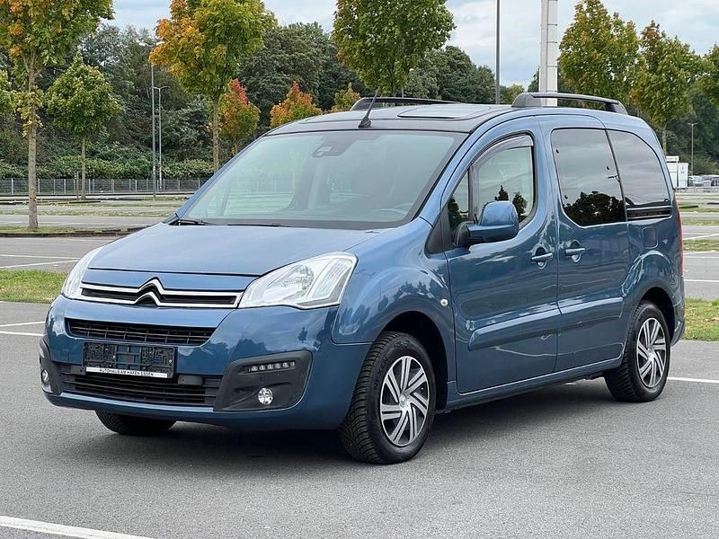 Gebraucht Citroën Berlingo Shine 99 PS (72 kW) 2018 Blau Van / Kleinbus