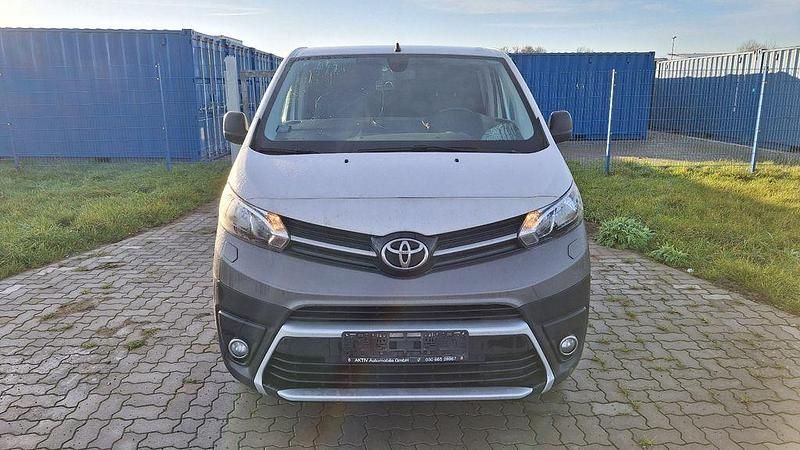 Gebraucht Toyota Proace 122 PS (89 kW) 2021 Weiß Van / Kleinbus
