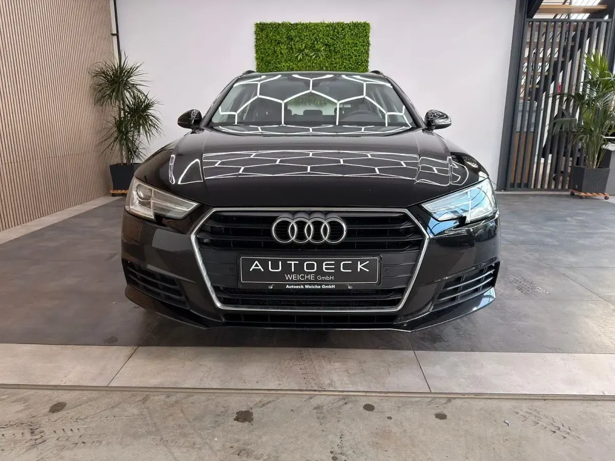 Gebraucht Audi A4 Basis 190 PS (139 kW) 2019 Schwarz Kombi