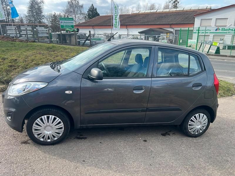 Gebraucht Hyundai i10 Edition 69 PS (50 kW) 2013 Grau Kleinwagen