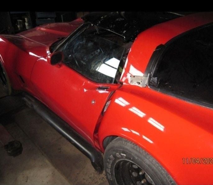 Rot Gebraucht 1982 Corvette C3 Coupé | 13.650 € - Bild 1/4