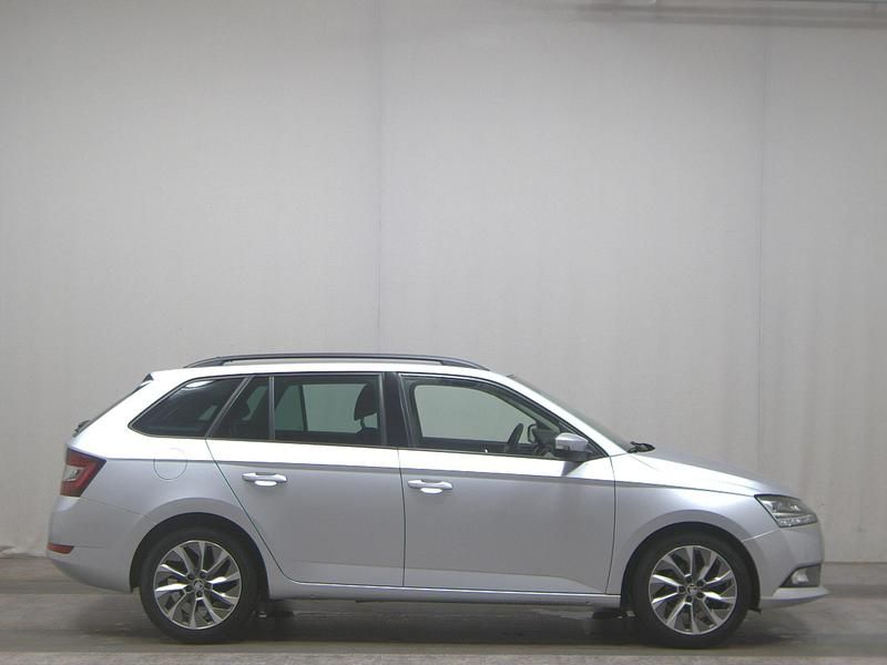 Silber Gebraucht 2022 Skoda Fabia Clever Kleinwagen | 9.580 € - Bild 1/4
